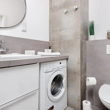 Deluxe Sucha By Renters 아파트 *