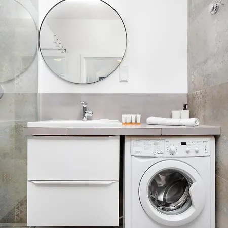 Deluxe Sucha By Renters 아파트 *