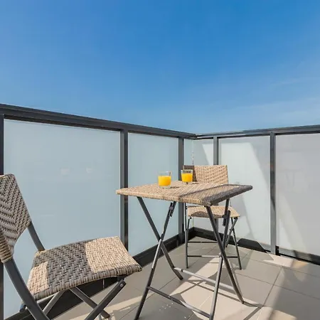 Deluxe Sucha By Renters Apartment