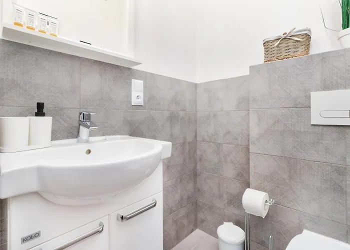 Deluxe Sucha By Renters דירה *